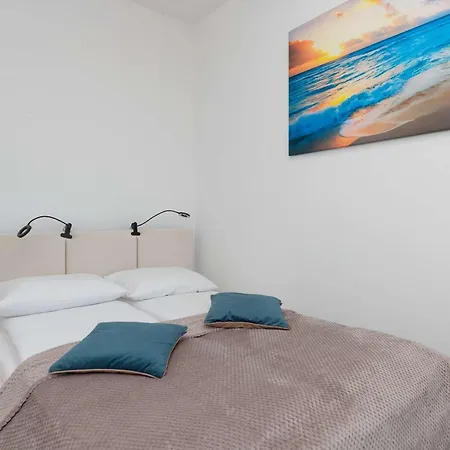 Family In With Parking And Playground By Renters Apartment Gdynia