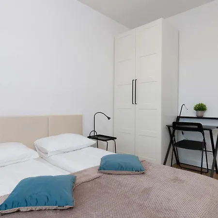 Apartment Family In With Parking And Playground By Renters