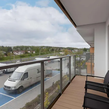 Family In With Parking And Playground By Renters Apartment *